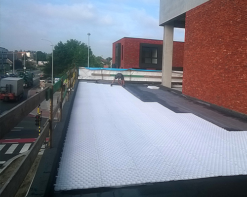 GravelGrid toiture la dalle à fonds fermé pour la stabilisation du gravier en toiture terrasse