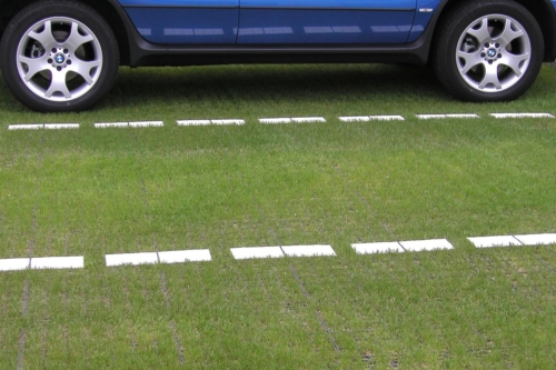 La dalle engazonnée GeoDal 50 est idéale pour les petits et grands parkings
