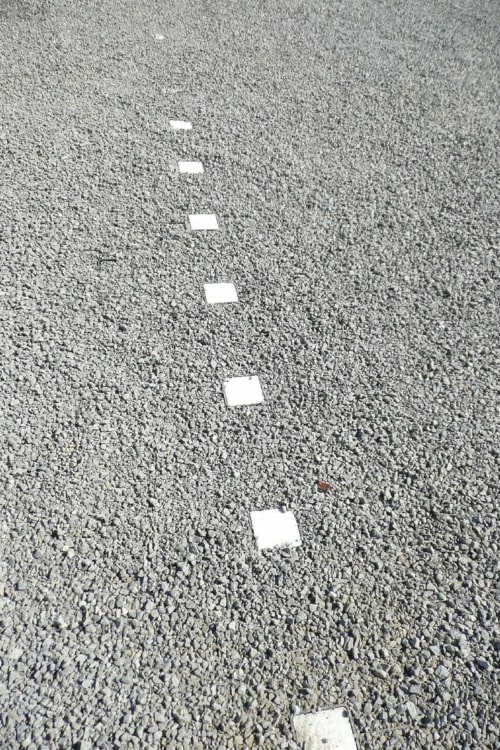 Les grandes dalles pour gravier  en plastique solides et discrètes - GravelGrid