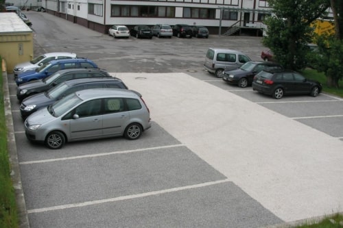 Réalisation d'un parking avec la GravelGrid, dalle en plastique pour stabiliser le gravier