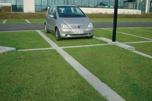 Parkings réalisé en RitterDal pour gazon, les dalles en PE-HD stabilisé aux U.V.