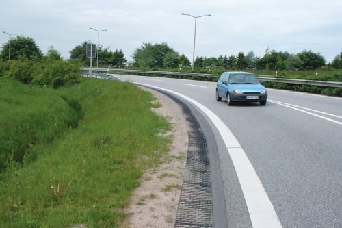 Réalisation : RoadEdgePave la dalle pour renforcer les accotements et bords de route droits ou courbes