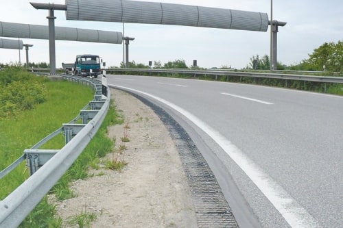 Exemple de renforcement de bords de routes par la dalle gravier : RoadEdgePave