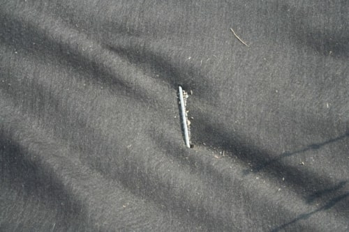 De weedtex is een sterke mat dat kan worden bevestigd met ijzere haken - Matgeco