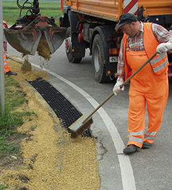 RoadEdgePave sont des dalles conçue pour renforcer les bords de routes en ligne droite ou en courbe.